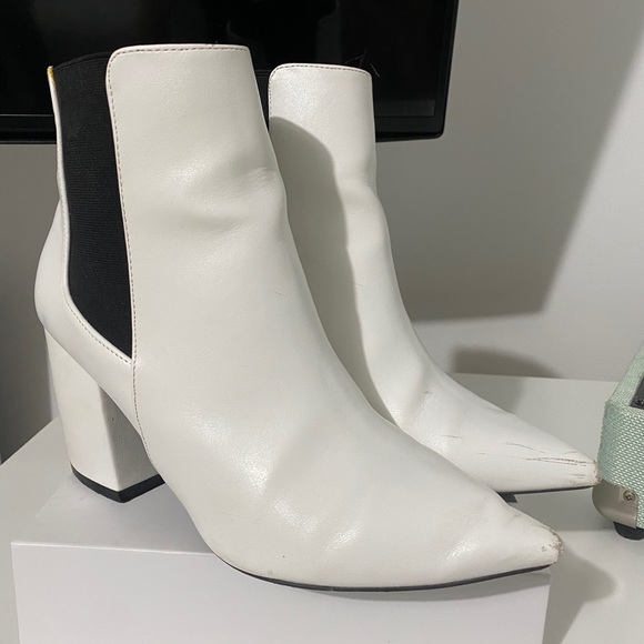 WHITE ANKLE BOOTIE 🤍 - Picture 13 of 13